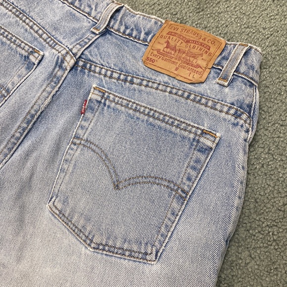 90's Vintage 550 Levi's Relaxed Fit with Tapered Leg faded blue jeans USA made - Picture 4 of 11